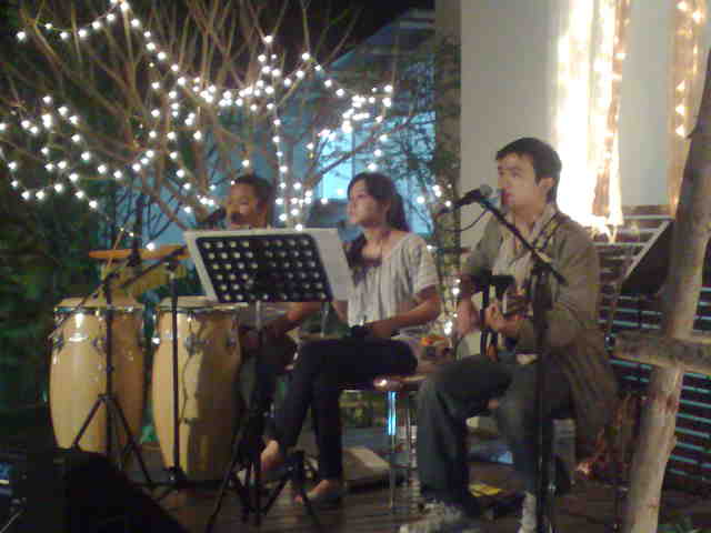 งานขึ้นบ้านใหม่ของท่านรองผู้ว่าพร้อมกันสี่หลัง กับวง Trio ACOUSTIC 11