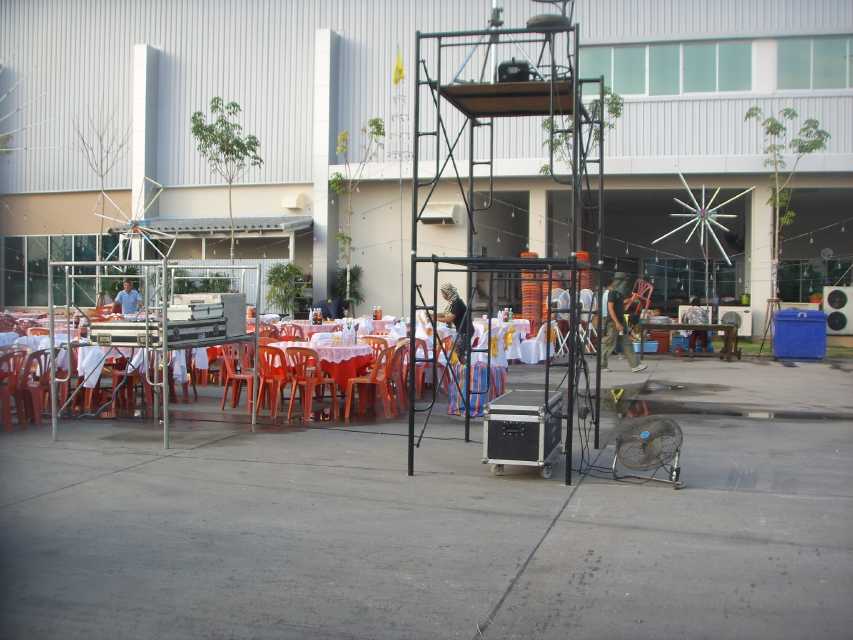เช่าเครื่องเสียง วงดนตรี สังสรรค์ปีใหม่ แสงสีเสียง เวที Dancer - บริษัท ROYAL GEMS PARK 3