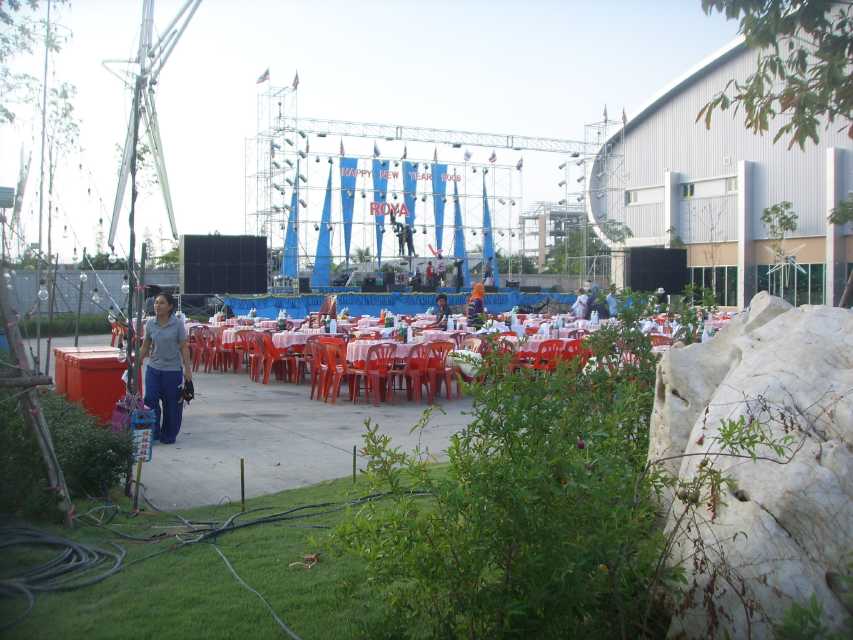 เช่าเครื่องเสียง วงดนตรี สังสรรค์ปีใหม่ แสงสีเสียง เวที Dancer - บริษัท ROYAL GEMS PARK 4