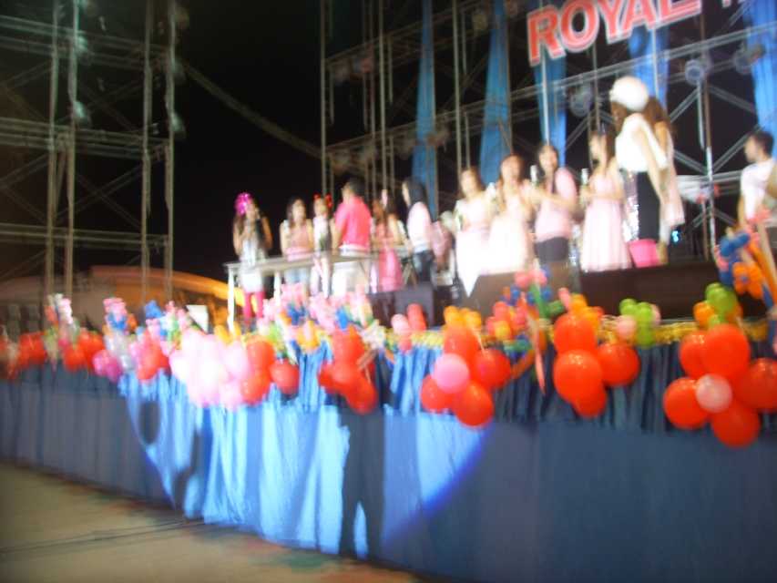 เช่าเครื่องเสียง วงดนตรี สังสรรค์ปีใหม่ แสงสีเสียง เวที Dancer - บริษัท ROYAL GEMS PARK 7