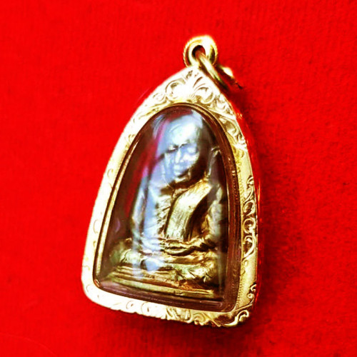 รูปเหมือนปั๊มหลวงพ่อเงิน บางคลาน ปี 15 พิมพ์มือนับแบงค์ เนื้อทองเหลือง พร้อมกรอบทอง