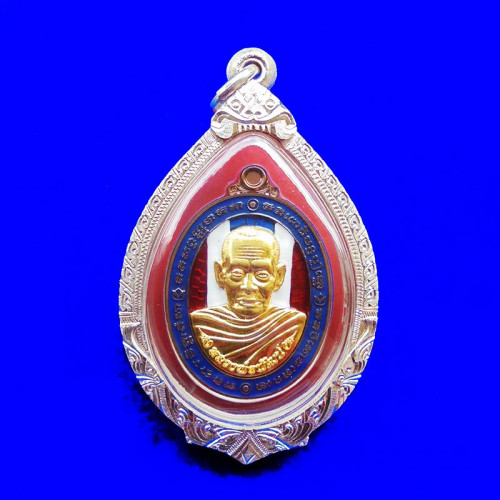 เหรียญรวยมหาทรัพย์ หลวงพ่อพัฒน์ กรรมการ เนื้อนวะหน้ากากชุบทองคำ ลงยาธงชาติ ปี 2564 สวยหายาก 1