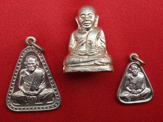 หลวงพ่อเงิน วัดบางคลาน พระเครื่อง เมืองพิจิตร  รุ่นเพิร์ธ เนื้ออัลปาก้า ปี 2537 ชุดใหญ่