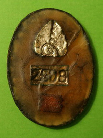 ล็อกเกตในหลวงทรงผนวช *วัดบวรนิเวศวิหาร* ฉากหลังสีแดง ปี2508 1