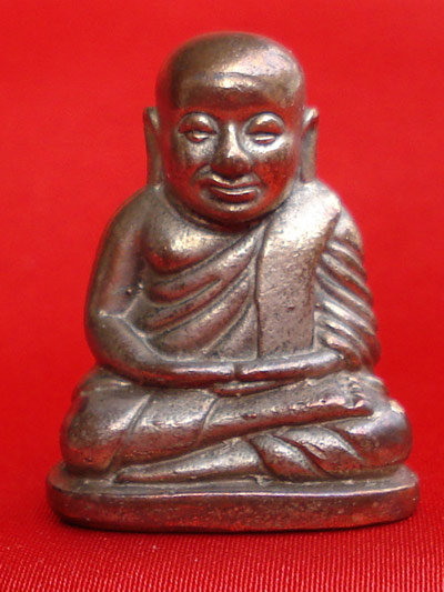 หลวงพ่อเงิน รุ่นทรงเจริญ พระเครื่อง เมืองพิจิตร เนื้อนวโลหะกลับดำ เจริญใหญ่ ** หมายเลข ๑๙ **