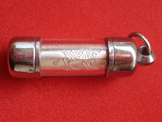 ตะกรุดสาริกาจับจิต เนื้อเงิน ขนาด 1 นิ้ว ใส่หลอดแบบ 1 ห่วง หลวงปู่เจือ วัดกลางบางแก้ว ปี 2550 2