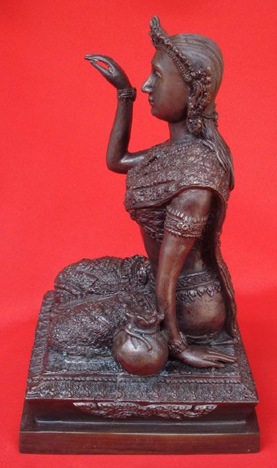 นางกวักเงินไหลนองทองไหลมา ขนาดบูชา สวยที่สุด หน้าตัก  5 นิ้ว  หลวงปู่เจือ วัดกลางบางแก้ว ปี 2550 1