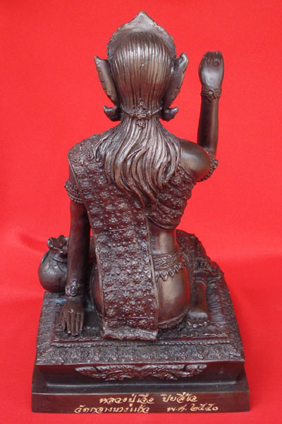 นางกวักเงินไหลนองทองไหลมา ขนาดบูชา สวยที่สุด หน้าตัก  5 นิ้ว  หลวงปู่เจือ วัดกลางบางแก้ว ปี 2550 3