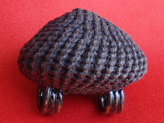 เบี้ยแก้ หลวงปู่เจือ วัดกลางบางแก้ว ถักเชือกชุบรักแบบ 2 หู  บูชาจากวัดโดยตรง