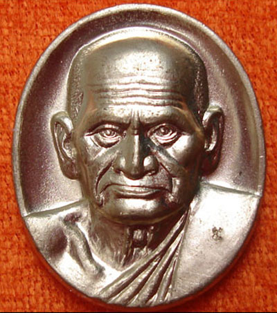 เหรียญรูปใข่ หลวงพ่อเงิน บางคลาน รุ่นพระพิจิตร พระปั๊ม เนื้ออัลปาก้า ปี พ.ศ.2542 - 2543