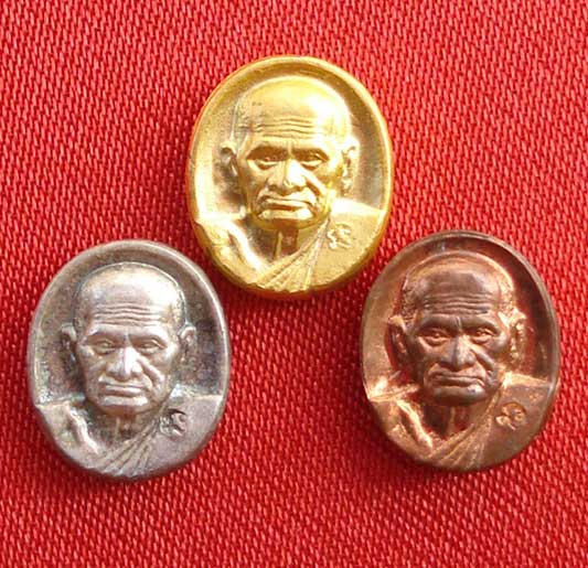 เหรียญเม็ดยา หลวงพ่อเงิน บางคลาน รุ่นพระพิจิตร พระปั๊มชุด 3 เนื้อ  ปี 42 - 43 เหมาะทำหัวแหวน