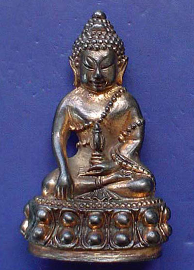 พระกริ่งนเรศวรพระองค์ดำ เนื้อนวโลหะ พิธีจักรพรรดิ์มหาพุทธาภิเษก ครั้งที่ 3  ปี 2542