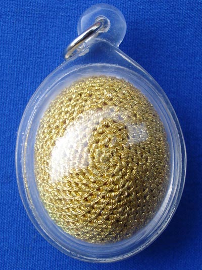 เบี้ยแก้ หลวงปู่เจือ วัดกลางบางแก้ว ถักดิ้นทอง เลี่ยมพลาสติกพร้อมใช้ บูชาโดยตรงจากหลวงปู่ สุดงามครับ