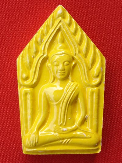 พระขุนแผน เนื้อผงเคลือบสีเหลือง หลวงปู่เจือ วัดกลางบางแก้ว ปี2548