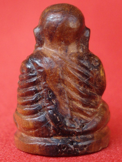 หลวงพ่อเงิน บางคลาน แกะจากเนื้อไม้ละมุด หน้ากุฏิท่านเป็นที่สำหรับอาบน้ำมนต์ สวยและหายากมากครับ 3