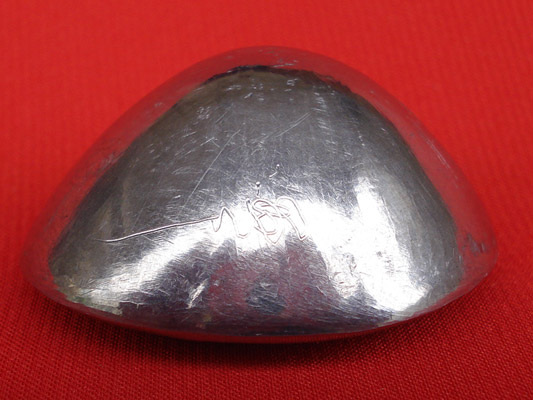 เบี้ยแก้ หลวงปู่เจือ วัดกลางบางแก้ว แบบเปลีอยผิวขัดมัน มีจารจากหลวงปู่ครบสูตร ทั้งด้านบนและด้านล่าง