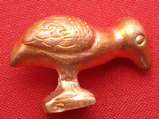 นกคุ่ม คุ้มทรัพย์คุ้มภัย หลวงปู่เจือ วัดกลางบางแก้ว เนื้อทองแดง รุ่นแรก ปี 2552 1