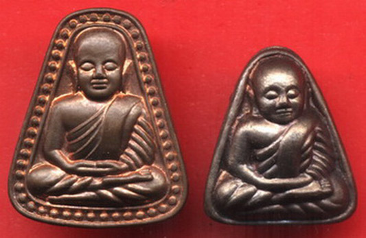 ชุดจอบใหญ่-เล็ก หลวงพ่อเงิน วัดบางคลาน โครงการแบ่งบุญ หนุนการศึกษา เนื้อนวโลหะ ปี 2545 สวยครับ