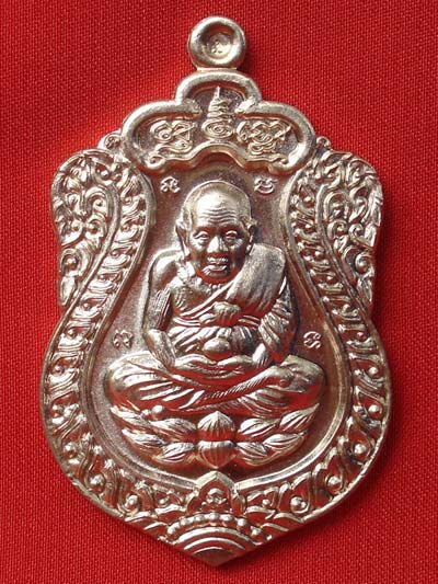 เหรียญเสมาหลวงปู่ทวด พ่อท่านเขียว รุ่นเจริญพร 52 (รับทรัพย์) เนื้ออัลปาก้า พระเครื่องที่สวยสุดๆ