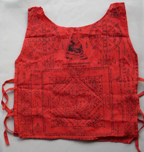 เสื้อยันต์ หลวงพ่อจันทร์ วัดบ้านยาง มีจาร เหนียวสุดๆ น่าบูชาติดตัวครับ