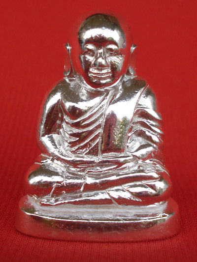 หลวงพ่อเงิน บางคลาน พิมพ์ขี้ตา เนื้อเงิน รุ่นมงคลมหาลาภ 51 หมายเลข ๑๑๒๓ พระเครื่องที่สวยมากครับ