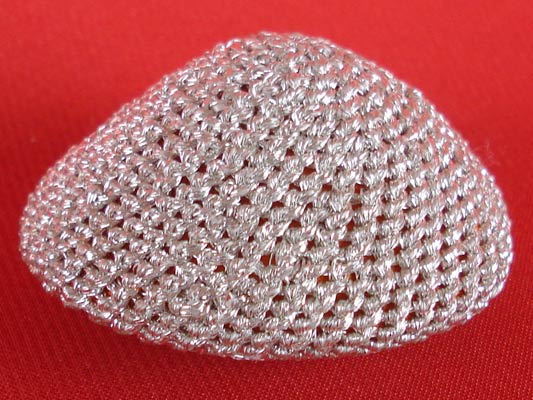 เบี้ยแก้ หลวงปู่เจือ วัดกลางบางแก้ว ถักดิ้นเงิน แบบไม่มีหู บูชาจากหลวงปู่ สุดงามครับ