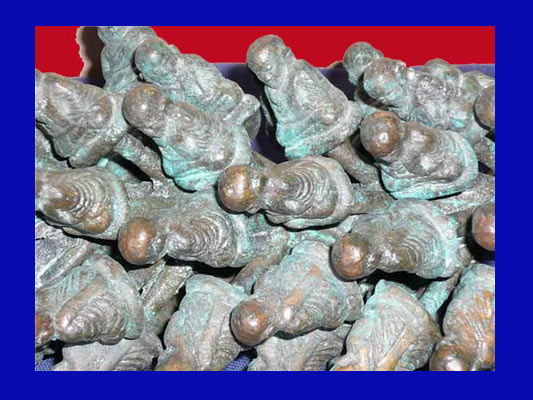 พระช่อ 99 องค์ หลวงพ่อเงิน บางคลาน รุ่นปืนแตก พิมพ์นิยม ปี 2528 รุ่นนี้นิยมและหายากมากครับ 2