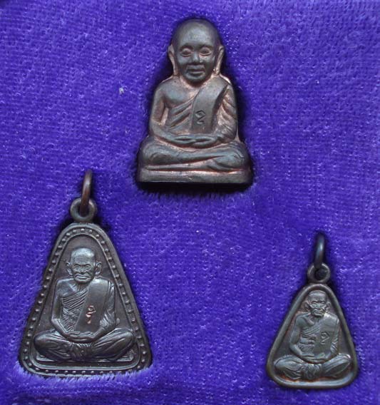 หลวงพ่อเงิน วัดบางคลาน พระเครื่อง เมืองพิจิตร  รุ่นเพิร์ธ เนื้อนวโลหะ ปี 2537 ชุดใหญ่ สวย สุดหายาก