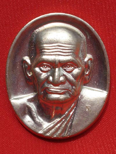 1 ใน 599 เหรียญรูปใข่หลวงพ่อเงิน บางคลาน รุ่นพระพิจิตร เนื้ออัลปาก้า ปี พ.ศ.2542/43 สวยมาก หายากแล้ว