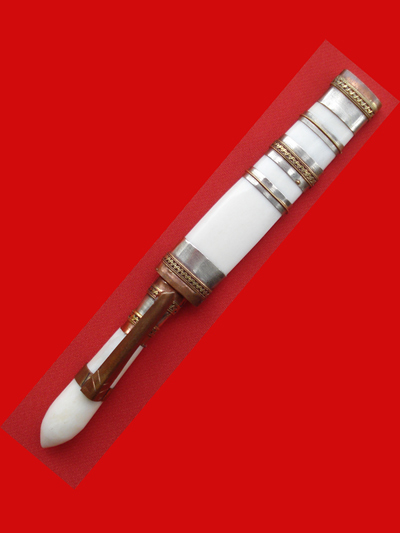 มีดหมอปากกา สามกษัตริย์ ขนาดใบมีด 2.5 นิ้ว  หลวงพ่อเปลื้อง วัดลาดยาว ปี 2553