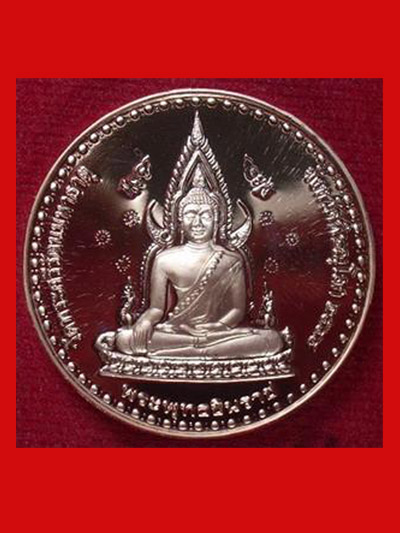 เหรียญพระพุทธชินราช สมเด็จพระนเรศวร เนื้อทองแดงขัดเงา ปี 2544 สวยเงาแว๊บ หายาก น่าบูชามากครับ