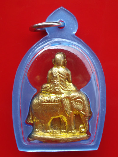 รูปเหมือนปั๊มหลวงพ่อเงิน บางคลานขี่ช้าง เนื้อกะไหล่ทอง วัดท้ายน้ำ ปี 2515 สุดยอดหายาก 1