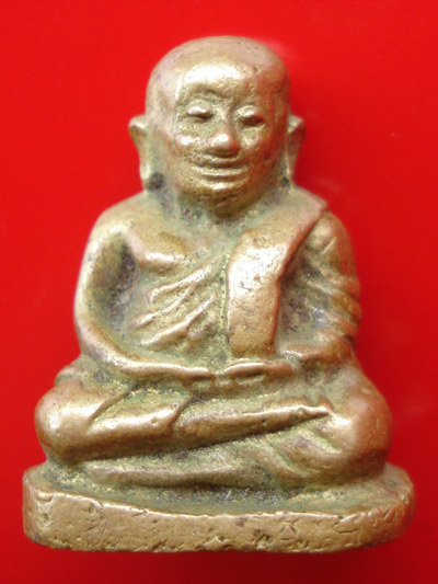 รูปหล่อหลวงพ่อเงิน บางคลาน  รุ่นช้างคู่ พิมพ์ใหญ่  วัดท้ายน้ำ ปี  2526 พระเครื่องแกะพิมพ์จากรุ่นแรก