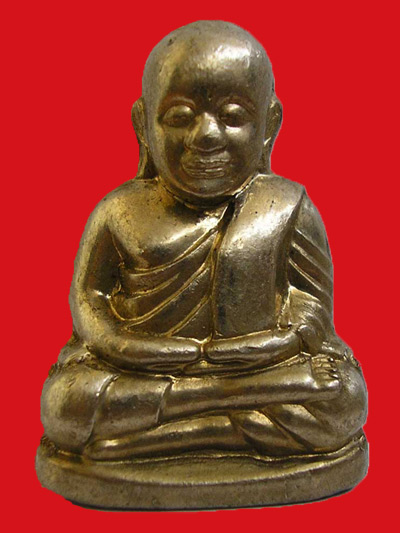 1 ใน 500 รูปเหมือนปั๊มหลวงพ่อเงินบางคลาน กองทุน ๕๓ พิมพ์หน้ายิ้ม เนื้อนวโลหะ กรรมการ ปี 2553