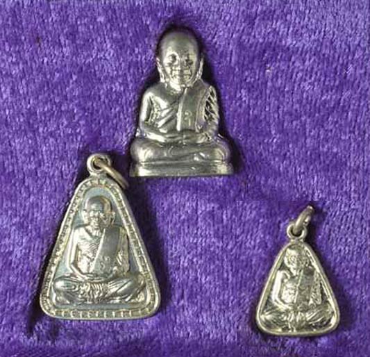 พระชุดหลวงพ่อเงิน วัดบางคลาน พระเครื่อง เมืองพิจิตร  รุ่นเพิร์ธ เนื้ออัลปาก้า ปี 2537 สวย พิธีใหญ่