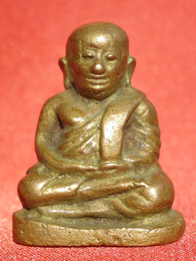 รูปหล่อหลวงพ่อเงิน บางคลาน  รุ่นช้างคู่ พิมพ์ใหญ่  วัดท้ายน้ำ ปี  2526 พระเครื่องแกะพิมพ์จากรุ่นแรก