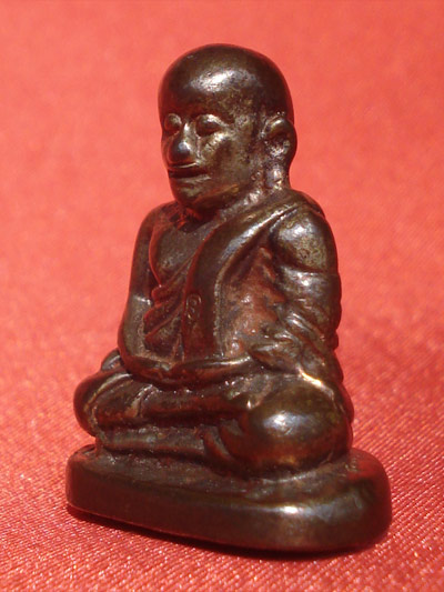 สุดยอดนิยมมาแล้ว หลวงพ่อเงิน บางคลาน รุ่นพระพิจิตร พิมพ์นิยม เนื้อนวโลหะกลับดำ ผสมทองคำหนัก 109 บาท 1