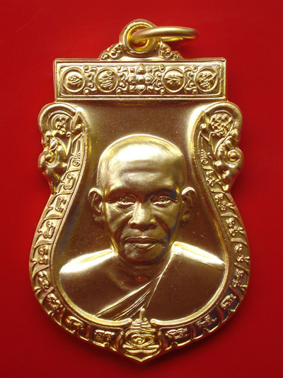 เหรียญเสมารุ่นแรก เนื้อทองแดงชุบทอง  พระเครื่องหลวงพ่อพร วัดบางแก้ว ปลุกเสกตลอดไตรมาส  ปี 2553