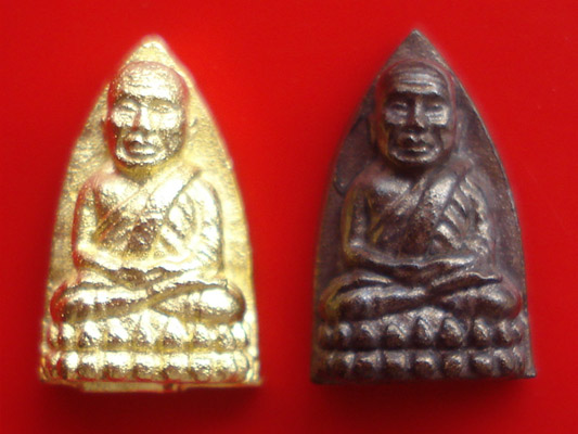 หลวงปู่ทวด เตารีดจิ๋ว วัดช้างให้ รุ่นกำนันชูชาติ ชุด 2 องค์ พระเครื่องจิ๋วแต่แจ๋ว มวลสารดีพิธีเยี่ยม