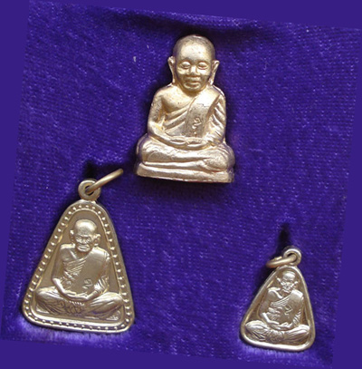 พระชุดหลวงพ่อเงิน วัดบางคลาน พระเครื่อง เมืองพิจิตร  รุ่นเพิร์ธ เนื้ออัลปาก้า ปี 2537 สวย พิธีใหญ่