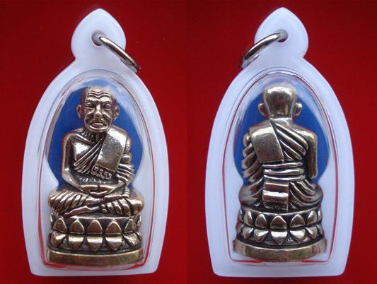 หลวงปู่ทวดลอยองค์ พิมพ์บัวรอบ รุ่นนารายณ์แปลงรูป เนื้ออัลปาก้า พระเครื่องที่พิธีดีและยิ่งใหญ่ ปี 52 2