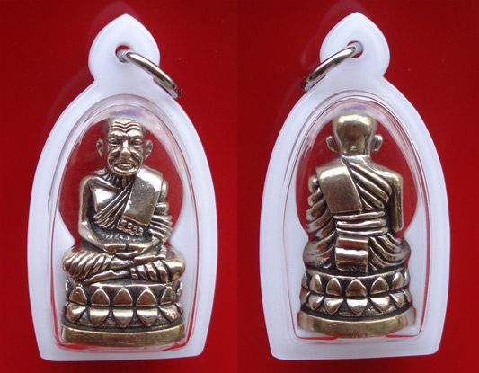 หลวงปู่ทวดลอยองค์ พิมพ์บัวรอบ รุ่นนารายณ์แปลงรูป เนื้ออัลปาก้า พระเครื่องที่พิธีดีและยิ่งใหญ่ ปี 52 5