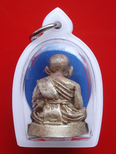 รูปหล่ออุดกริ่งหลวงพ่อทวด รุ่นมหาราช เนื้อเงิน อาจารย์นองเสก ปี 2538 เลี่ยมพร้อมใช้ สวยเข้มขลัง 1