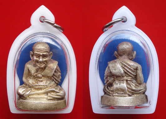 รูปหล่ออุดกริ่งหลวงพ่อทวด รุ่นมหาราช เนื้อเงิน อาจารย์นองเสก ปี 2538 เลี่ยมพร้อมใช้ สวยเข้มขลัง 2