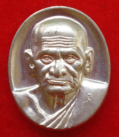 1 ใน 599 เหรียญรูปใข่หลวงพ่อเงิน บางคลาน รุ่นพระพิจิตร เนื้ออัลปาก้า ปี 2543 สุดสวย เข้มขลังหายาก