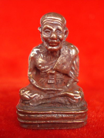 รูปหล่อหลวงปู่ทวด พิมพ์เบตง รุ่นแรก พ่อท่านเขียว เนื้อนวโลหะ ผิวสวยเห็นยาขัด ปี 2552 หมายเลขสวย 331