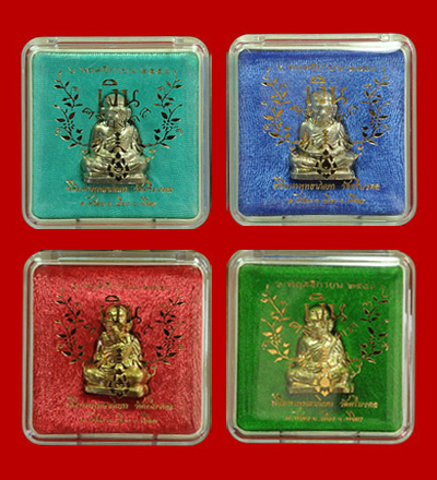 รูปเหมือนปั๊มหลวงพ่อเงิน บางคลาน พิมพ์ใหญ่หน้ายักษ์ วัดศรีมงคล พิจิตร ปี 2554 รวม 4 องค์ครบชุด 3