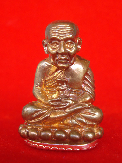 รูปหล่อหลวงปู่ทวด นิ้วกระดก ก้นลายเซ็น มีกริ่ง เนื้อนวโลหะก้นเงิน กรรมการ รุ่นกฐิน 53 ลังกาสุกะ สวย