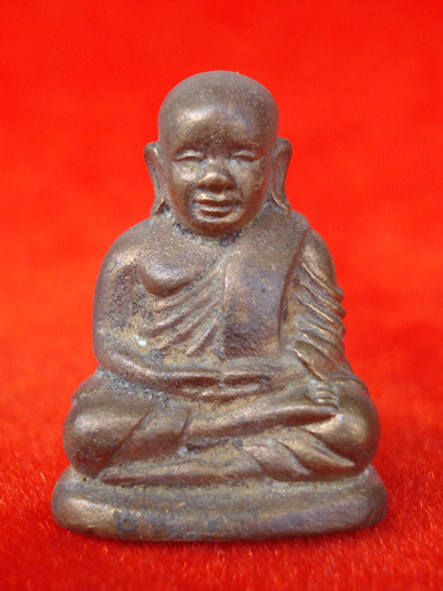 รูปหล่อลอยองค์ หลวงพ่อเงิน บางคลาน กองทุน ๕๓ พิมพ์นิยม เนื้อสำริดแดง ผิวไฟดินไทย สวยมาก