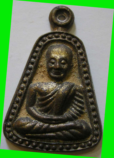 เหรียญจอบใหญ่หลวงพ่อเงินบางคลาน กองทุน ๕๓ เนื้อนวโลหะ หล่อดินไทย กรรมการ ปี 2553 เลข 1533